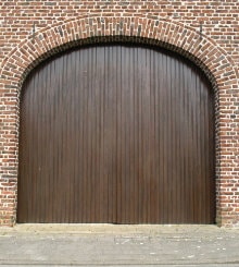 openslaande houten garagepoort